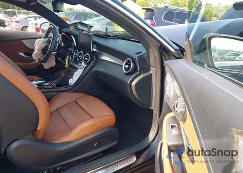 2017 Mercedes-Benz C 300 4Matic из США, поврежденный, VIN WDDWJ4KB8HF559727